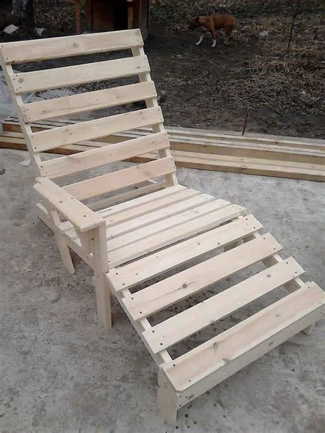 Relaxing Outdoor Pallet Chaise Lounge Chair • Pallet Ideas • 1001 Pallets