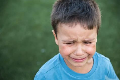 Kid crying Stock Photos, Royalty Free Kid crying Images | Depositphotos