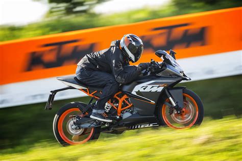 2015 KTM RC125 Review