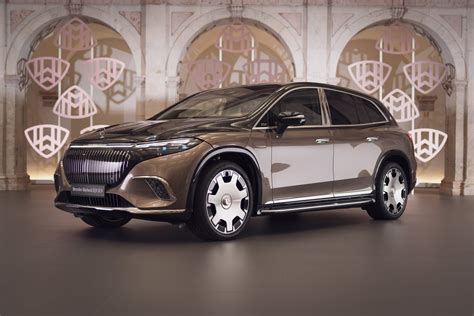 Mercedes-Benz Unveils Uber Luxurious Maybach EQS 680 SUV - CNET