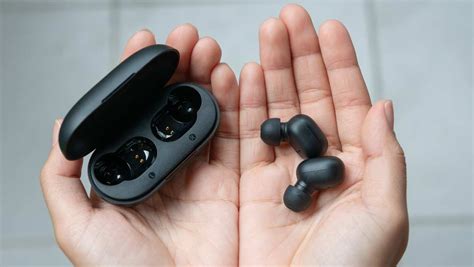 Best Wireless Earbuds For Running UK 2023 - The Sport Review