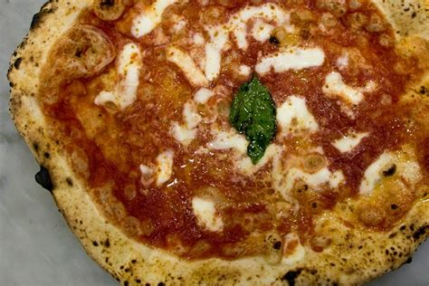 Naples Pizza Guide | The Best Pizza in Naples Italy | 2foodtrippers