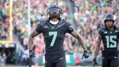 Oregon Ducks Receiver Evan Stewart on Autzen Stadium: 'One of a Kind ...