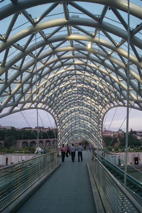 Bridge of Peace (Tbilisi, 2010) | Structurae