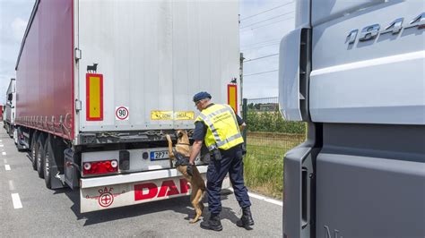 Nederlandse trucker (60) smokkelde cocaïne: 10 jaar in Britse cel | RTL Nieuws