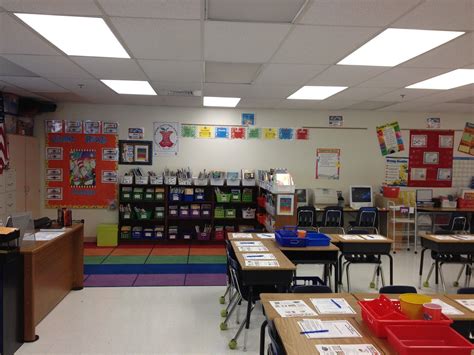 The desk arrangement is great. | Classroom seating arrangements, Classroom seating arrangements ...