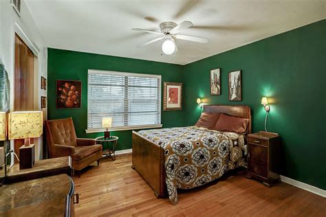 Photo 10 of 12 in This Colorful, “Mad Men”–Style Ranch in Houston Seeks ...