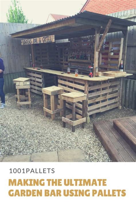 DIY Pallet Bar for Your Outdoor Space