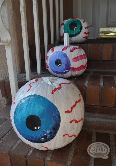 Eyeball Painted Pumpkins DIY | Club Chica Circle - where crafty is contagious