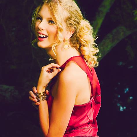 Post a pic of Taylor Swift laughing //Props// - Taylor Swift Answers - Fanpop