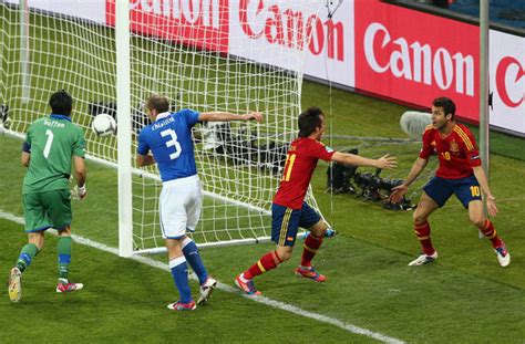 David Silva Photos Photos - Spain v Italy - UEFA EURO 2012 Final - Zimbio