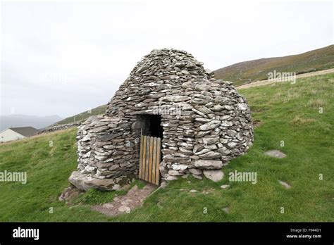 Fahan group of beehive huts hi-res stock photography and images - Alamy