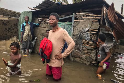 In Pictures: Cyclone Eloise displaces thousands in Mozambique | Weather ...