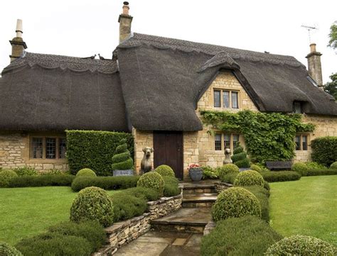 25 Lovely English Thatched Roof Cottages | Thatched roof, English ...