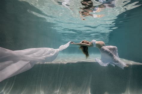 Underwater Photography Pool Studio • Liz Harlin Photographic