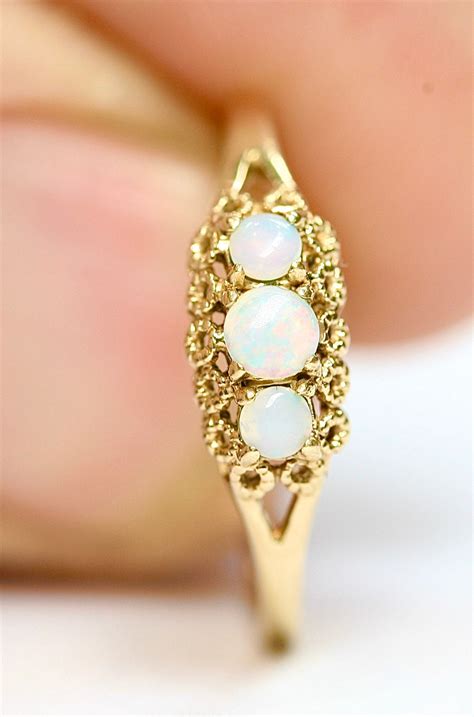 Stunning vintage 9ct yellow gold Opal ring - hallmarked London 1992 ...