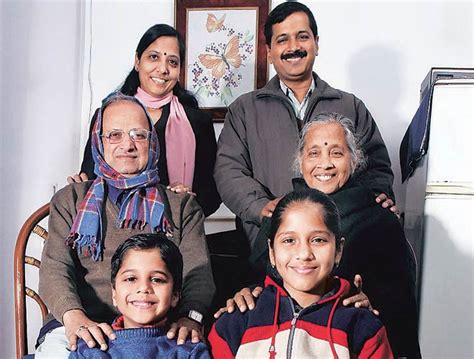 Arvind Kejriwal Wiki, Age, Wife, Family, Caste, Biography - WikiBio