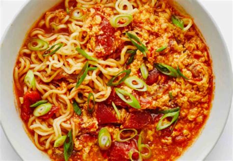 Quick Tomato & Egg Noodle Soup: A Holiday Lifesaver