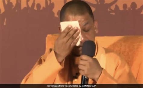 Yogi Adityanath Reaction When Student Asked Him About Pulwama Terror ...