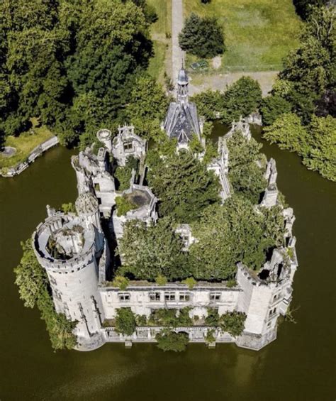 Abandoned castle in France : EpicSave