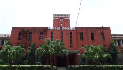 Ramjas College: Courses, Fees, Facilities