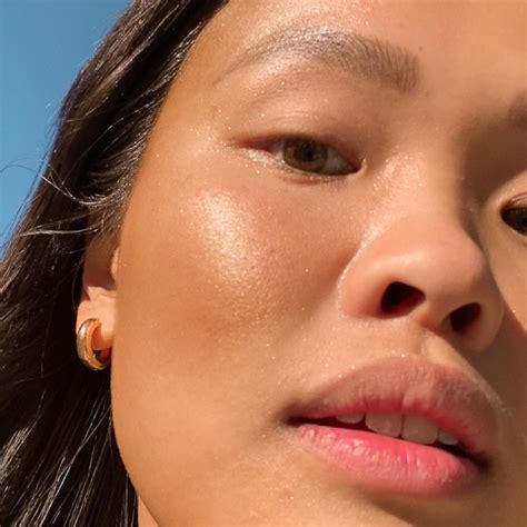 8 Bronzers & Highlighters To Get You That Summer Glow