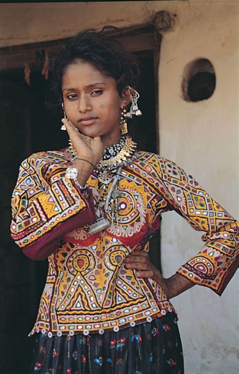 While the boutique-owners kept the aesthetic... - Vintage Indian Clothing