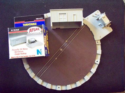 Atlas N Scale Turntable & Motor w/ Roundhouse Building | #114483468