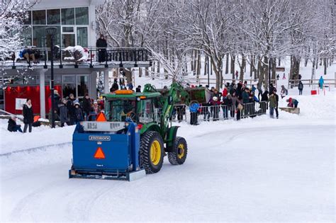 Zamboni Ice Resurfacing Machine Editorial Photography - Image of skates, beaver: 168386147