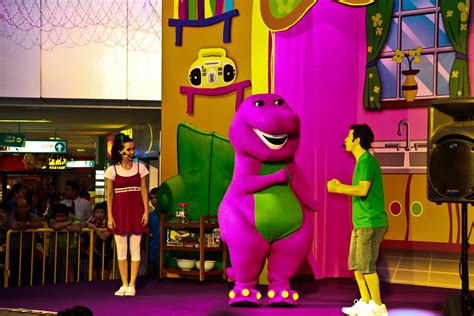 Pretty Brainy Crazy Rheiny: A Christmas surprise from Barney and Friends