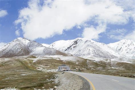 Crossing Khunjerab Pass Between Pakistan & China