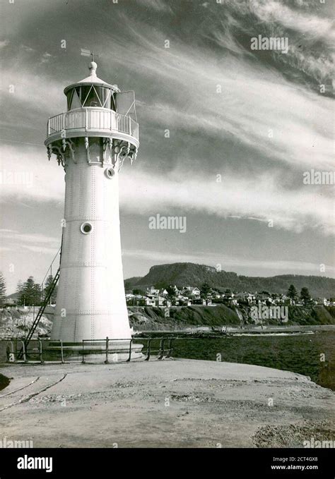 Wollongong Breakwater Lighthouse Stock Photo - Alamy