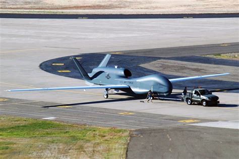 Discover the RQ-4 Global Hawk, America's largest drone (Video)