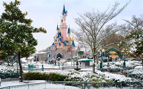 Magical Snowfall Transforms Disneyland Paris Into a Winter Wonderland ...