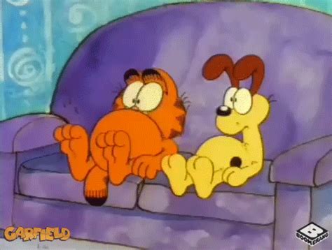 Garfield And Odie GIFs - Get the best GIF on GIPHY