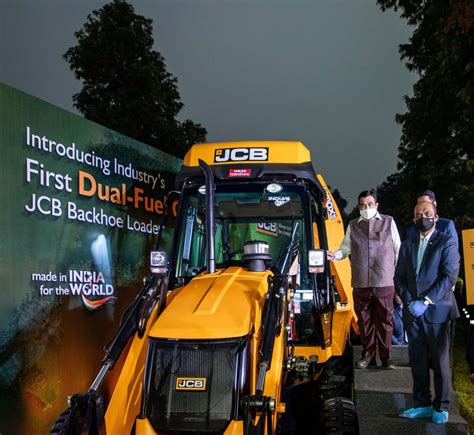 JCB Launches Dual Fuel CNG Backhoe Loader In India!