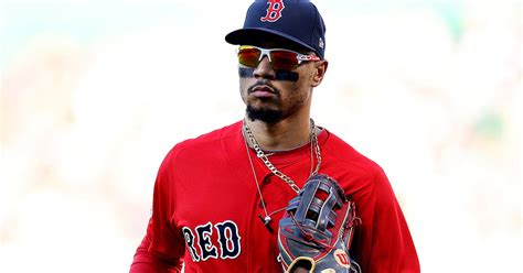 Mookie Betts Wins Fourth Straight Gold Glove Award - CBS Boston