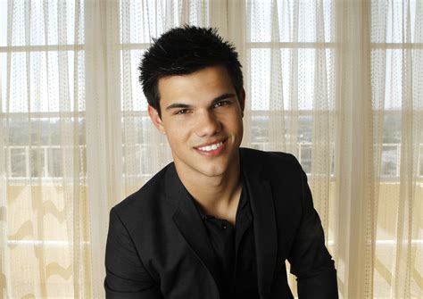 New Reutner outtakes from "Eclipse" promotional tour - Taylor Lautner ...