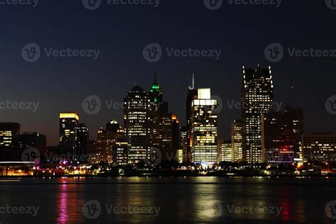 The Detroit Skyline at night 789390 Stock Photo at Vecteezy