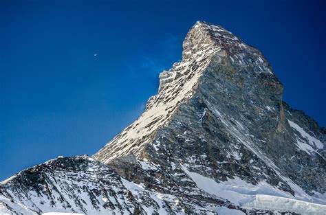 The Matterhorn on a perfect winter day - Up close under the Hörnli Ridge [OC][3775x2500] Mr ...