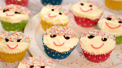 Smiley face cupcakes - Multix