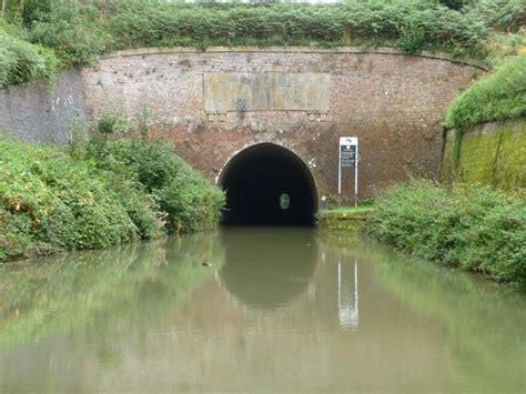 Bruce Tunnel, Kennet & Avon canal © Christine Johnstone cc-by-sa/2.0 :: Geograph Britain and Ireland