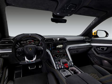 Lamborghini Urus interior