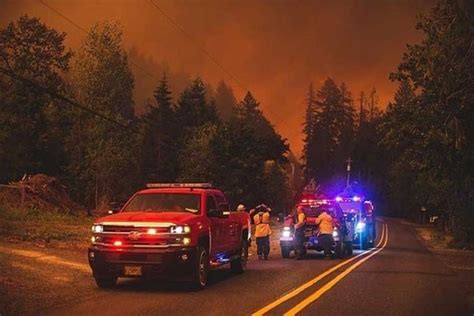 California fire prompts evacuations; Oregon blaze balloons - The Statesman