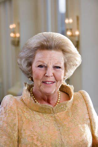 Her Majesty Queen Beatrix of the Netherlands Visits Middleburg (VIDEOS)