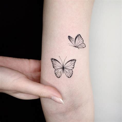 Tatuagem de borboleta: os significados e 50 FOTOS para se inspirar | Tattoos, Simplistic tattoos ...