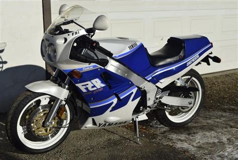 Yamaha FZR1000 Specification, Top Speed - Yamaha Old Bikes List