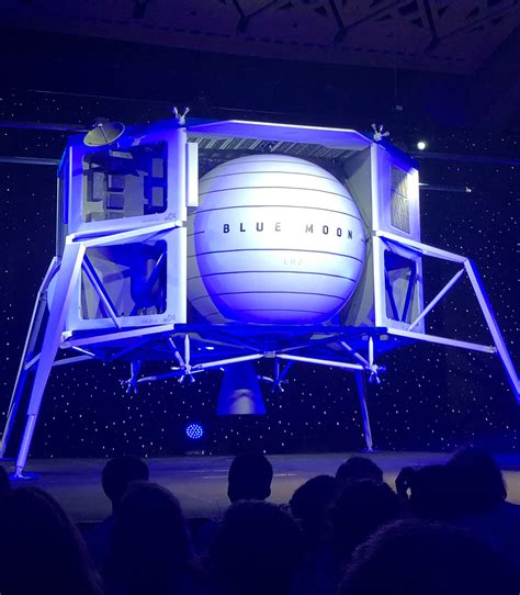 Jeff Bezos Officially Unveils Blue Origin's Lunar Lander "Blue Moon ...