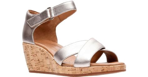 Clarks Leather Un Plaza Cross Womens Wide-fit Wedge Sandals in Gold ...