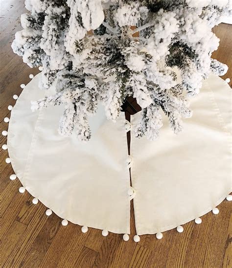 How to Make a White Christmas Tree Skirt